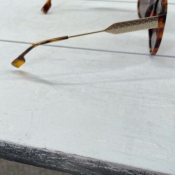Burberry‎ Sunglasses Womans Tortoise Frames Black and Brown Rectangular Frames W - Picture 4 of 7